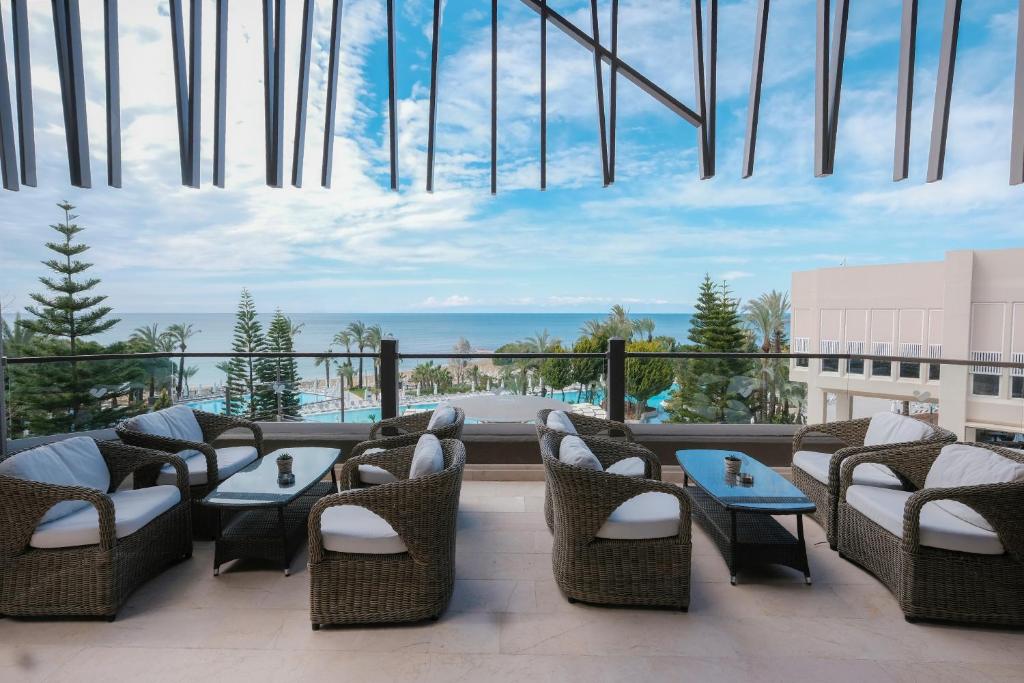 Terase ar skatu uz jūru viesnīcā Paloma Perissia