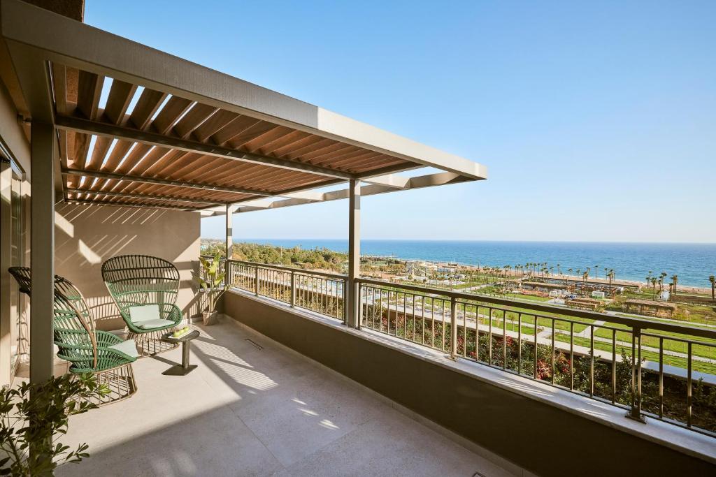 Skats no balkona uz jūru viesnīcā Lusso Sorgun.