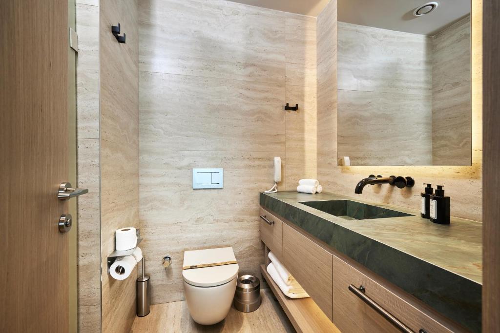 Lusso Sorgun moderns vannas istaba ar elegantu dizainu