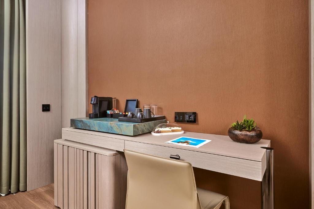 Lusso Sorgun numura atpūtas stūrītis ar kafijas automātu.