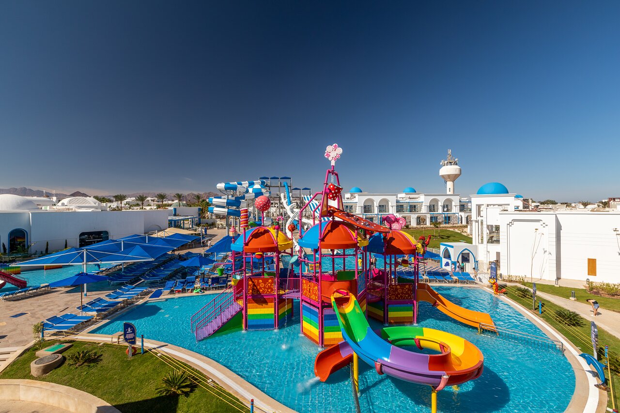 Pickalbatros Palace Sharm El Sheikh akvaparks ar krāsainiem slidkalniņiem