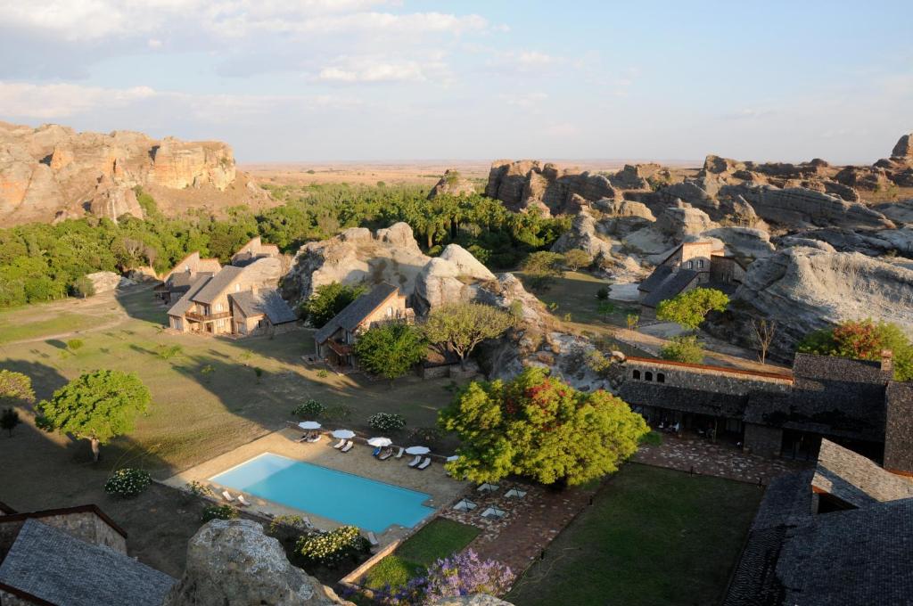 Viesnīca Jardin du Roy ar baseinu un apkārtējiem kalniem