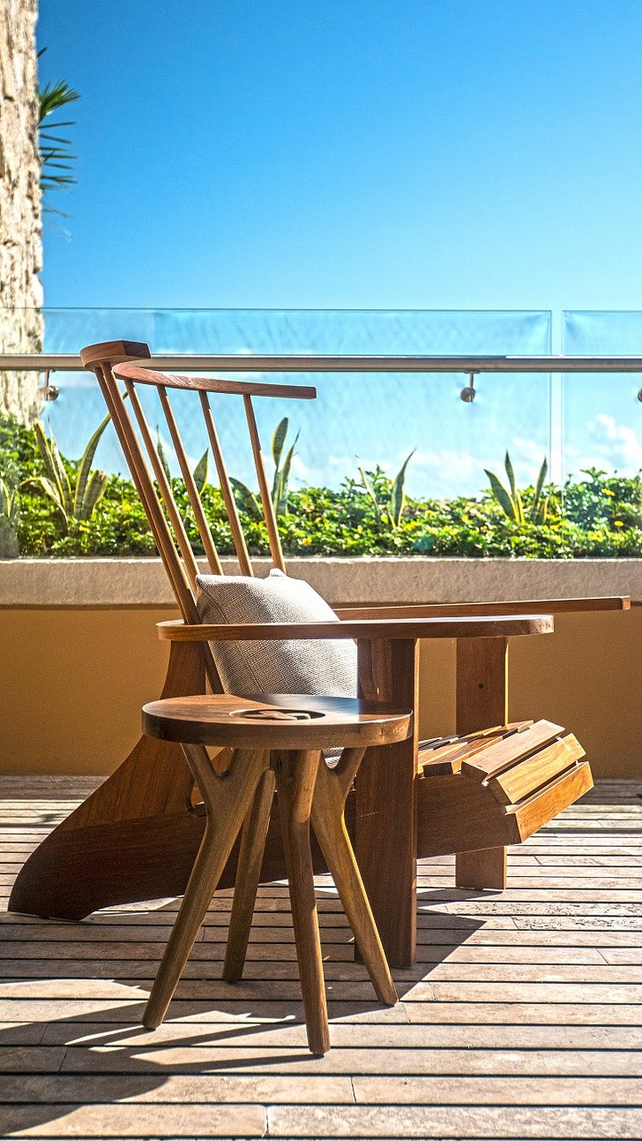 Xcaret Mexico viesnīcas terase ar krēslu un galdiņu