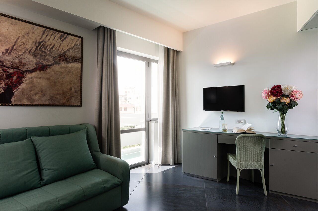 Elegants numurs ar skatu Rada Siri Hotel.