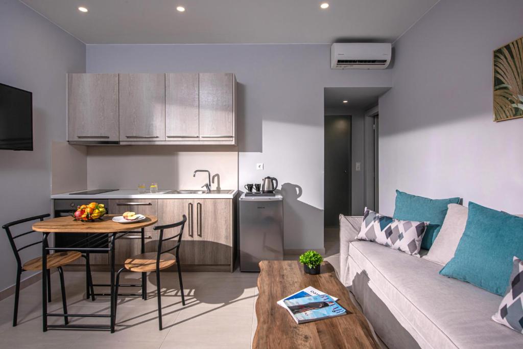 Mūsdienīgs numurs ar virtuves stūri viesnīcā Saint George Gournes Bay.