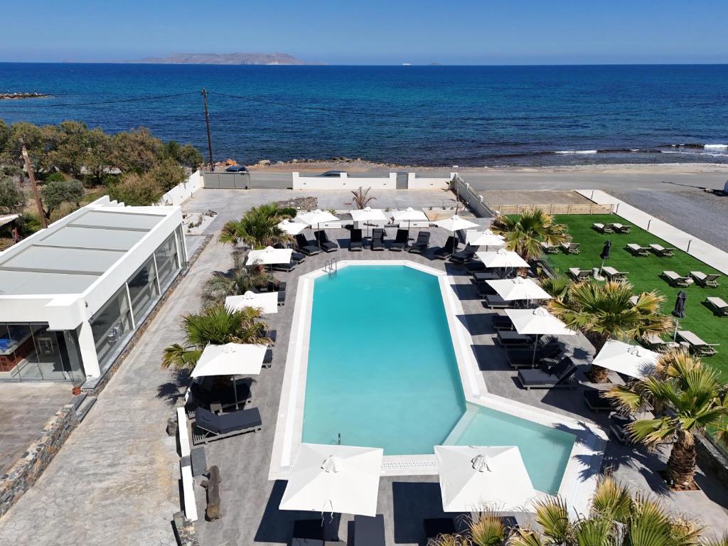 Svētku baseins pie jūras Saint George Gournes Bay