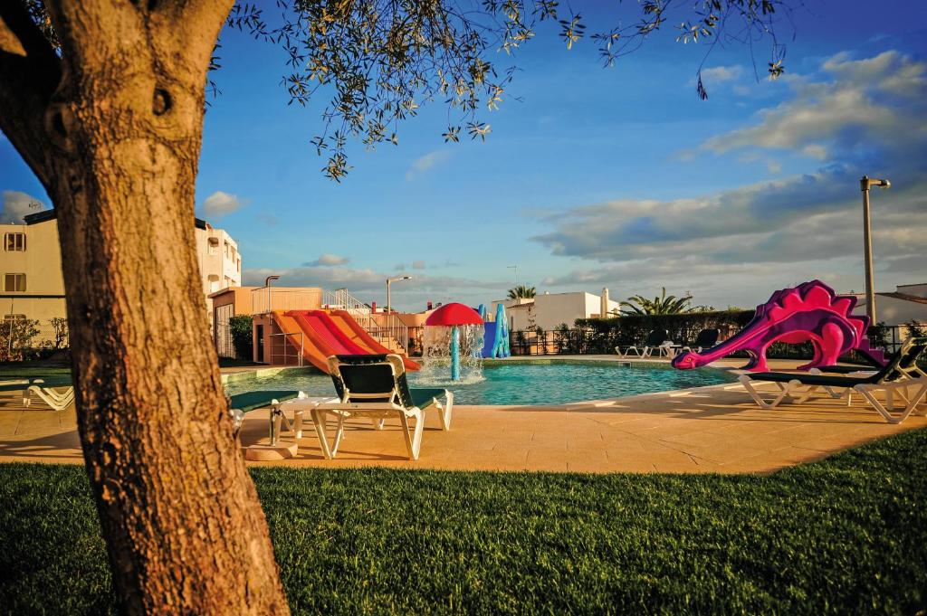 Bērnu baseins ar slaidiem un ziedu strūklaku Vila Gale Atlantico