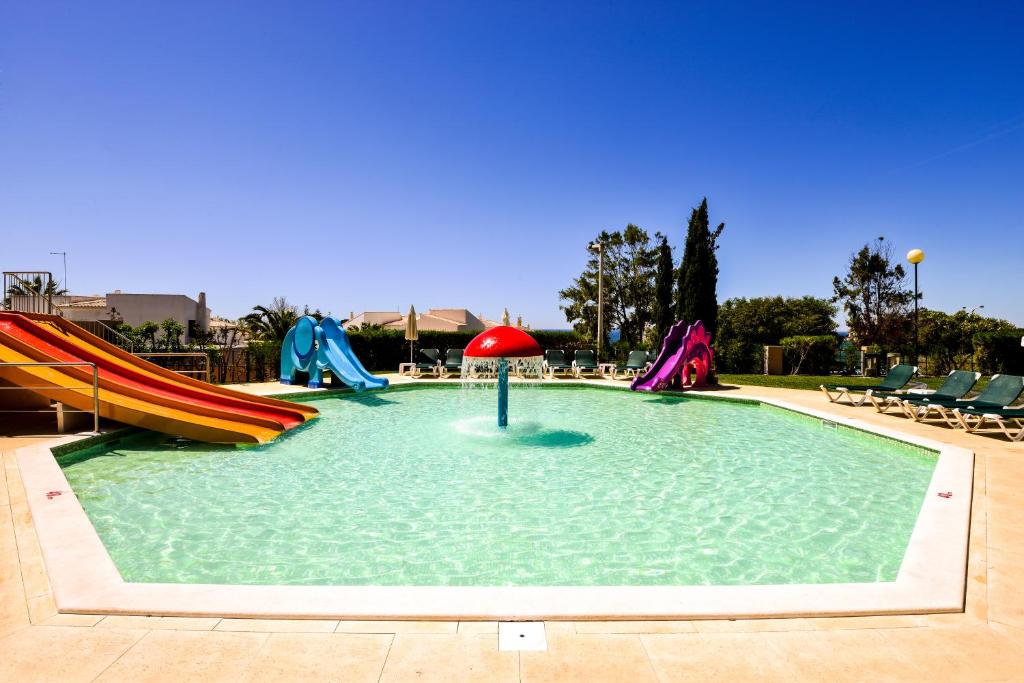 Bērnu baseins ar ūdens slidkalniņiem, Vila Gale Atlantico