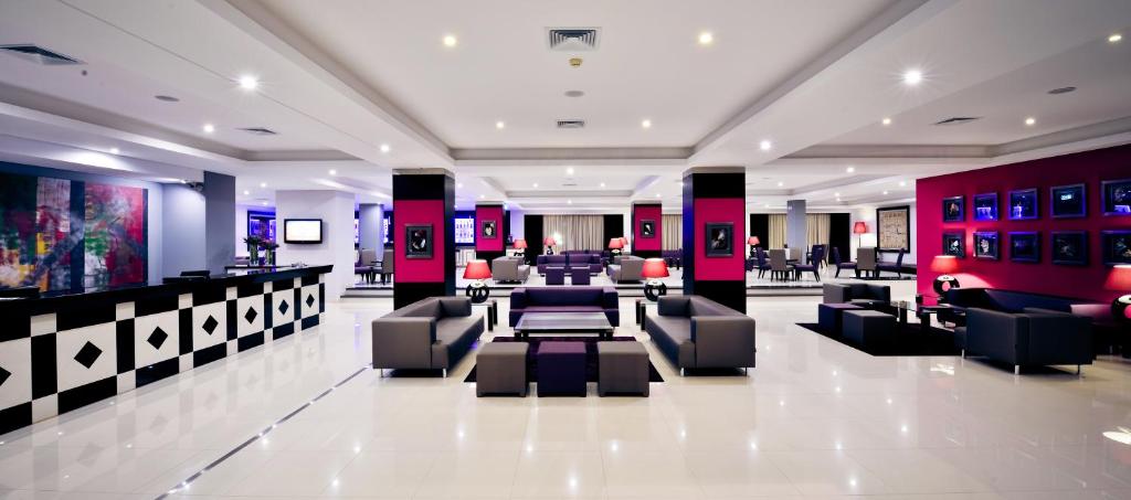 Mūsdienīgs viesnīcas interjers ar atpūtas zonu Vila Gale Atlantico