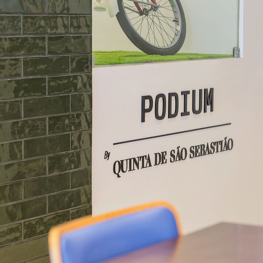 AP Victoria Sport & Beach Hotel interjera elements ar Podium by Quinta de São Sebastião uzrakstu