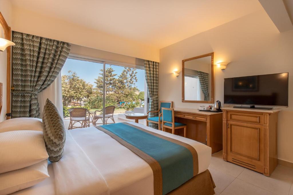 Moderns numurs ar skatu uz dārzu Long Beach Resort Hurgada