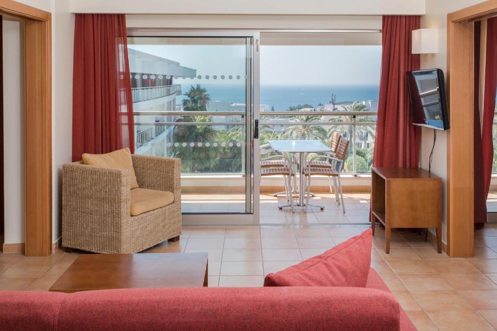 Viesnīcas Alfagar Alto da Colina numurs ar skatu uz jūru