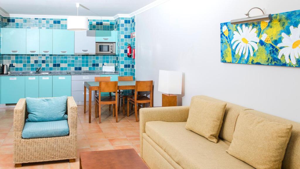 Mūsdienīgs dzīvoklis ar virtuves zonu viesnīcā Alfagar Alto da Colina.