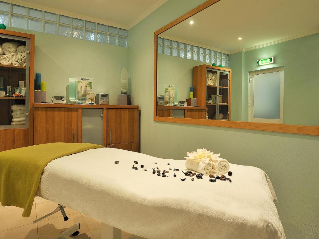Spa procedūru telpa ar masāžas galdu Pestana Palm Gardens Ocean & Golf Villas