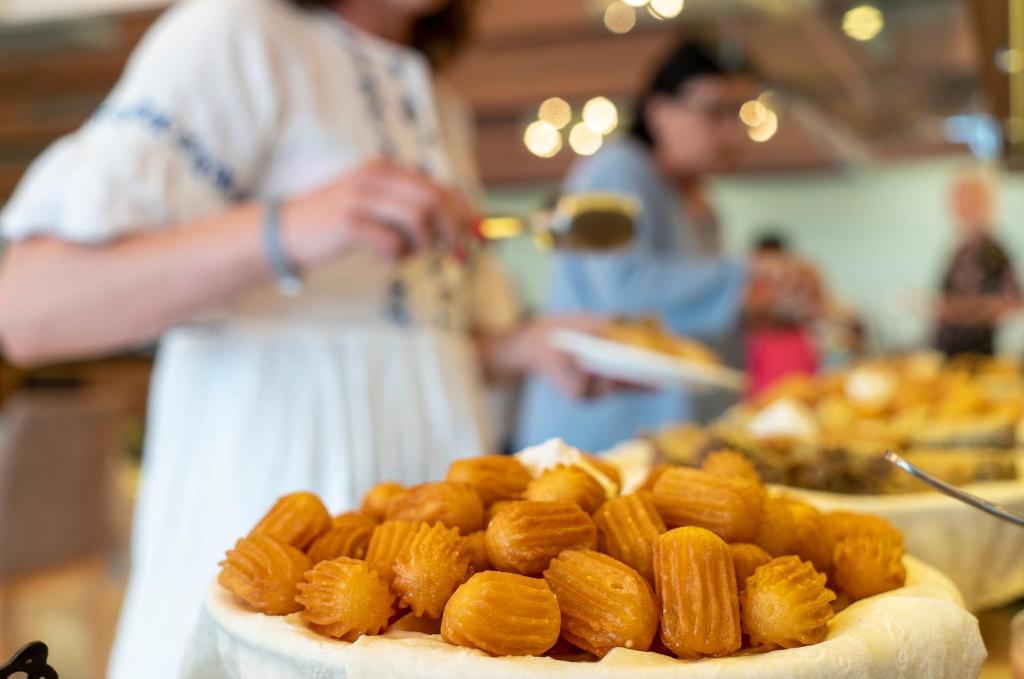 Gards deserts pie CAMPUS HILL HOTEL bufetes galda