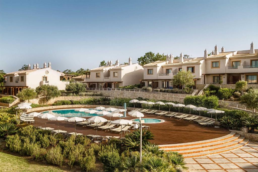 Grande Real Santa Eulalia Resort & Hotel Spa baseins un numuri piekrastē