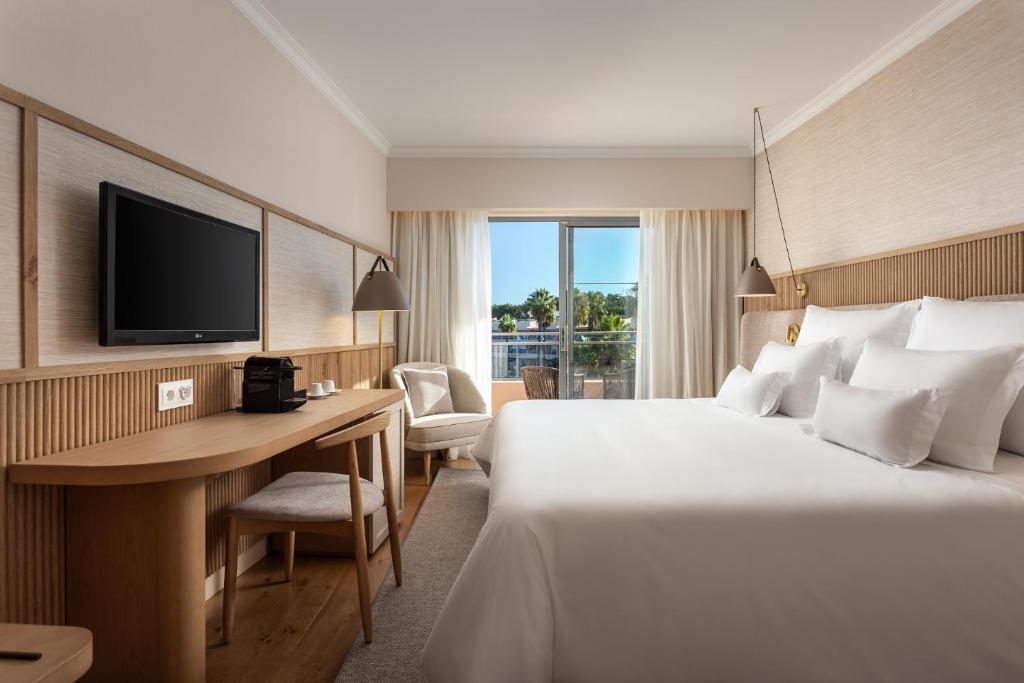 Modernais numurs ar balkonu viesnīcā Grande Real Santa Eulalia Resort & Hotel Spa