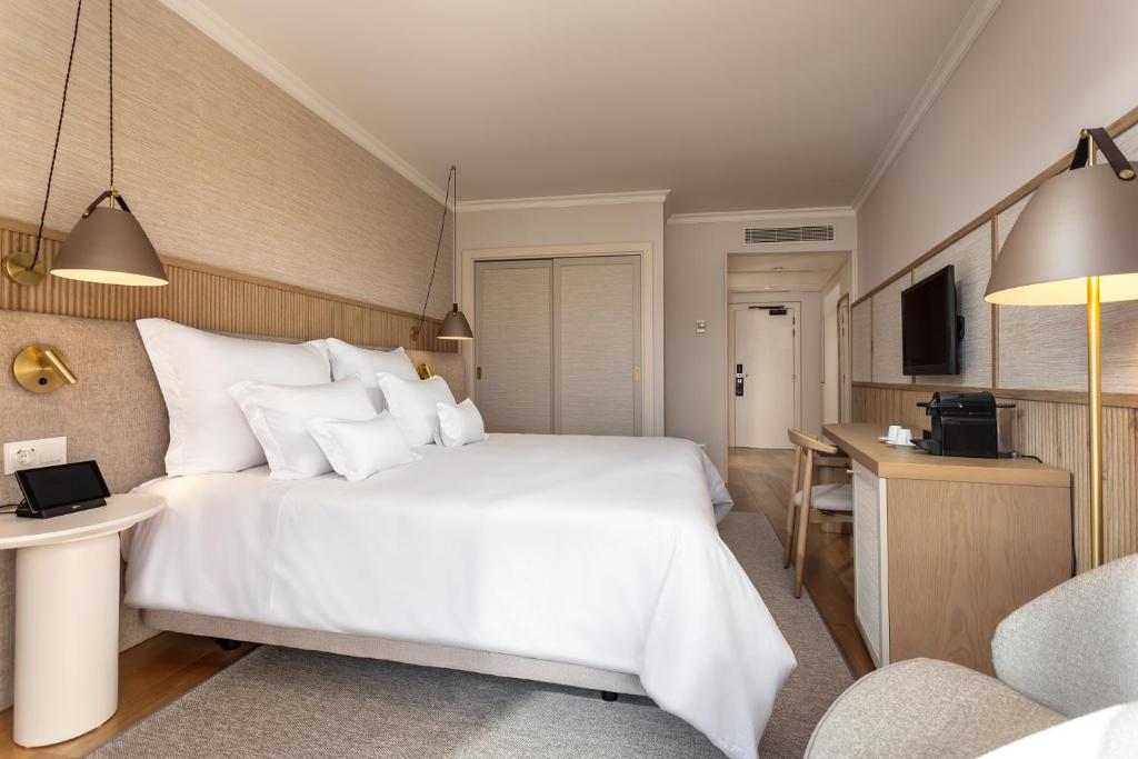 Mūsdienīgs numurs ar divām gultām Grande Real Santa Eulalia Resort & Hotel Spa