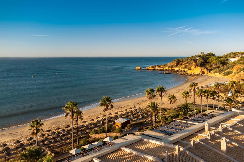 Skats uz pludmali pie Grande Real Santa Eulalia Resort & Hotel Spa