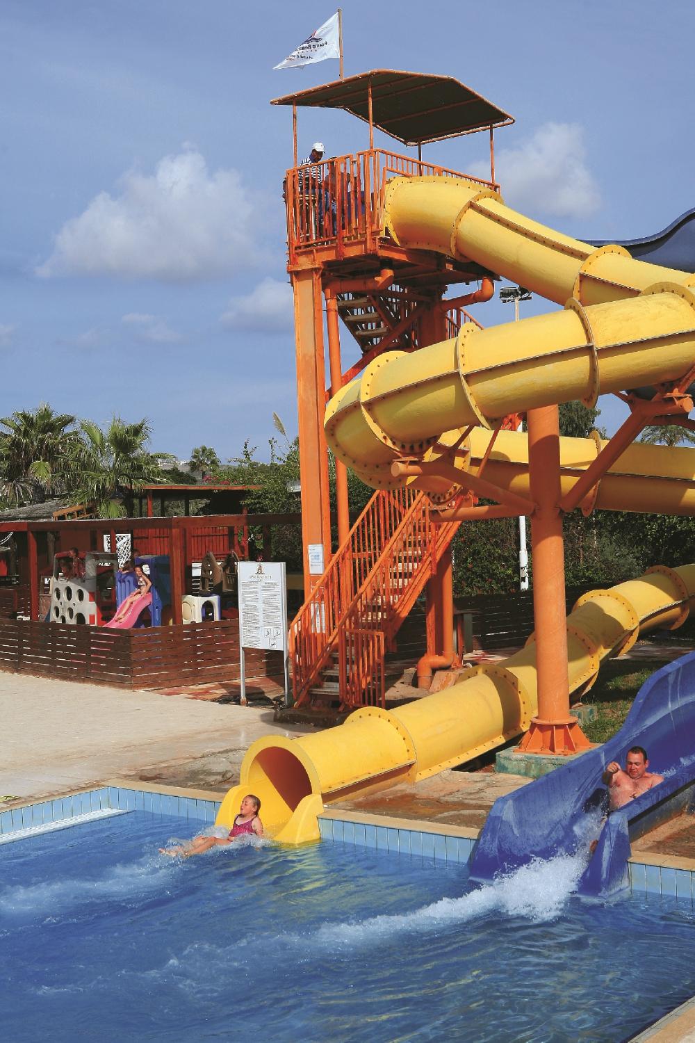 Ūdens atrakciju parka slidkalniņš viesnīcā Adams Beach