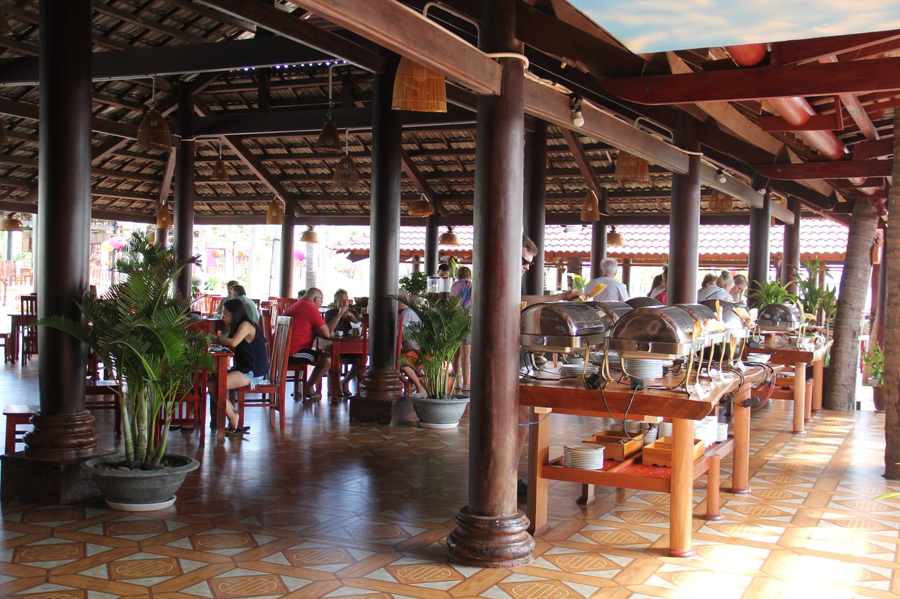 Atvērta tipa restorāns ar bufeti Ca Ty Resort.