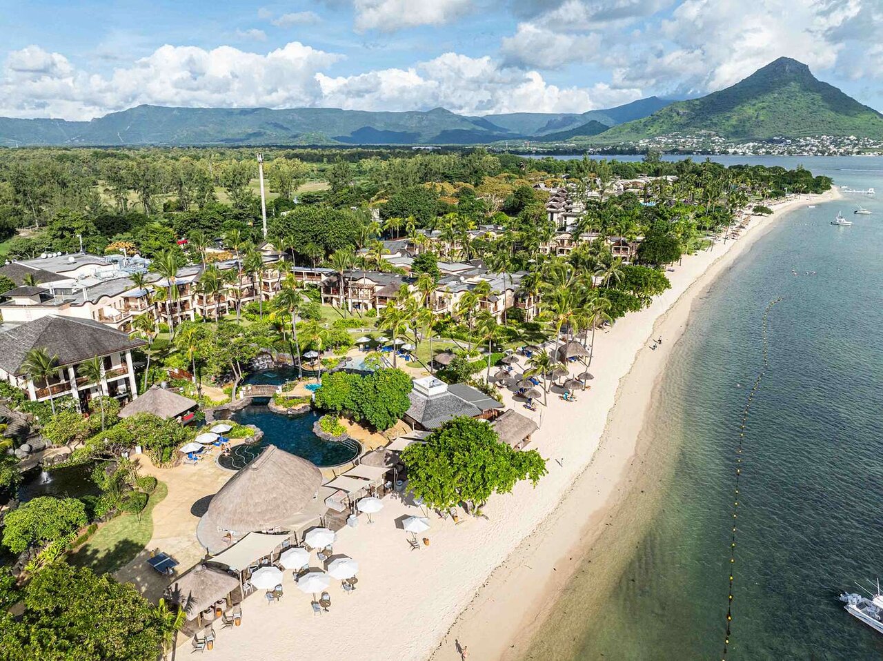 Hilton Mauritius Resort & Spa piekrastes skats ar pludmali