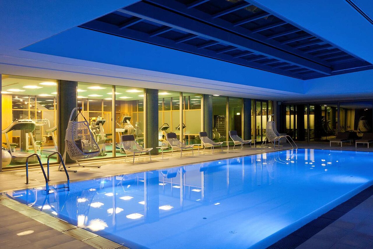 EPIC SANA Algarve Hotel iekštelpu baseins un relaksācijas zona pie fitnesa centra