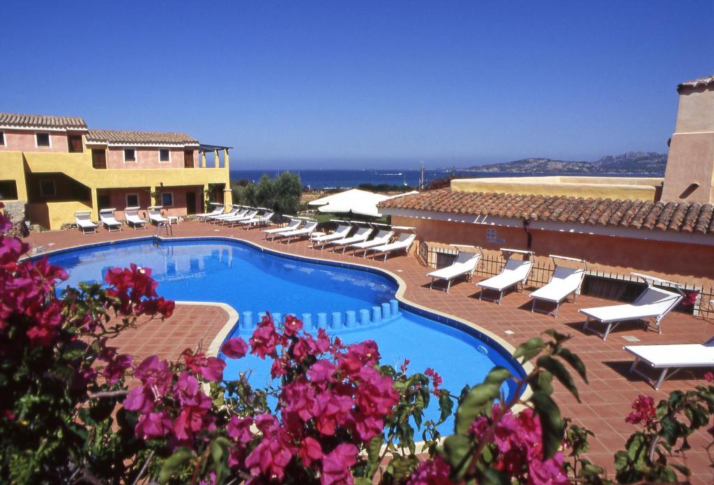 Hotel Stelle Marine baseins ar skatu uz jūru