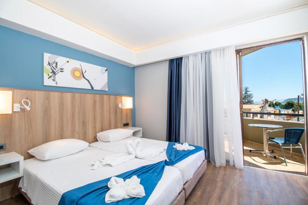 Moderns numurs ar balkonu pie Sunny Days Hotel-Apartments