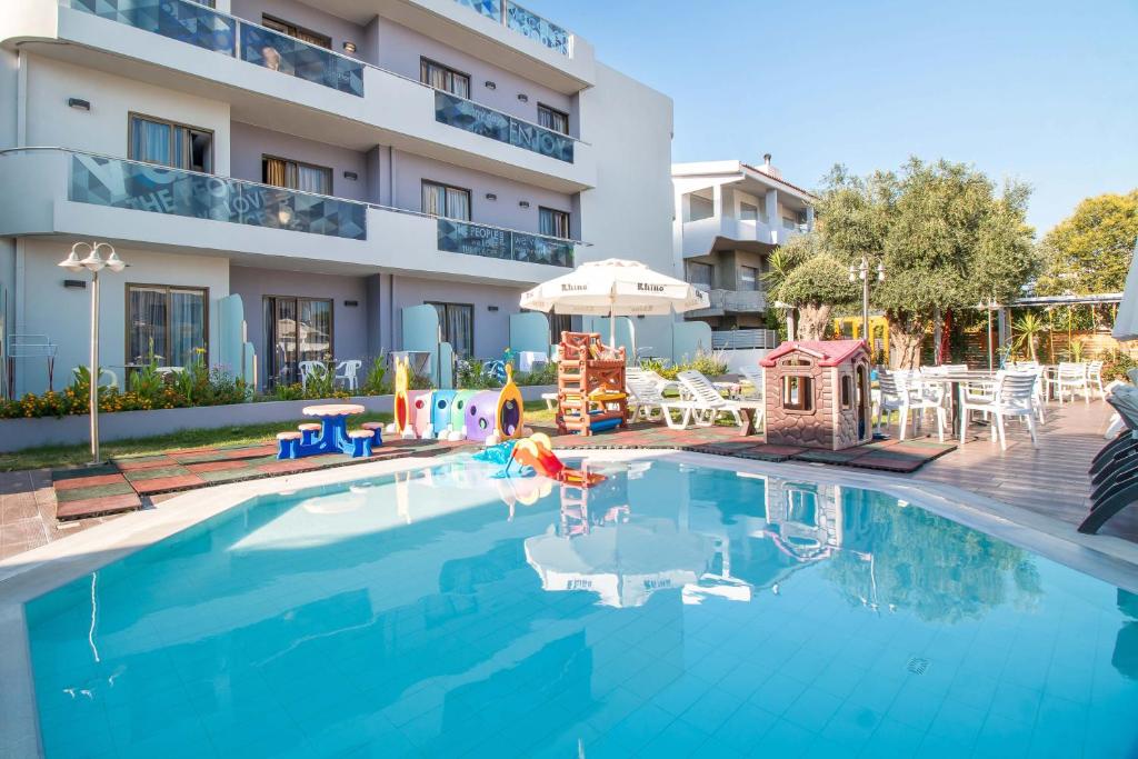 Bērnu rotaļu laukums un baseins Sunny Days Hotel-Apartments