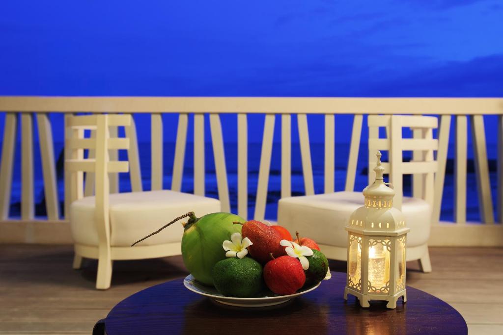 The Cliff Resort & Residences balkons ar augļiem un laternu