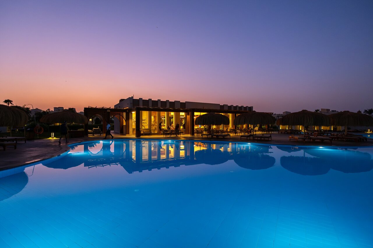 Xanadu Club Makadi Bay baseins saulrietā