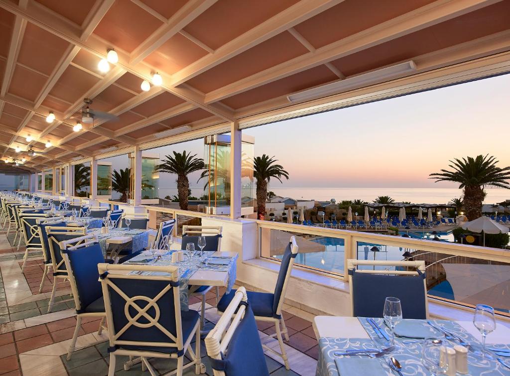 Restorāns piekrastē ar skatu uz jūru, Knossos Royal