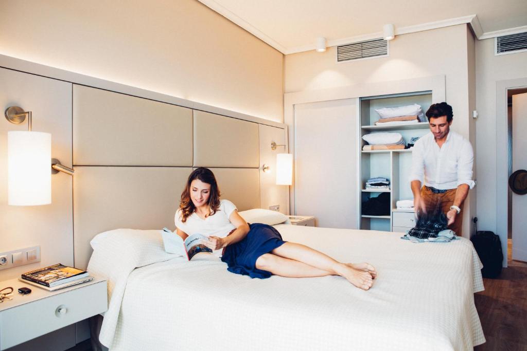 Arona Gran Hotel & Spa numurs ar atpūtas zonu