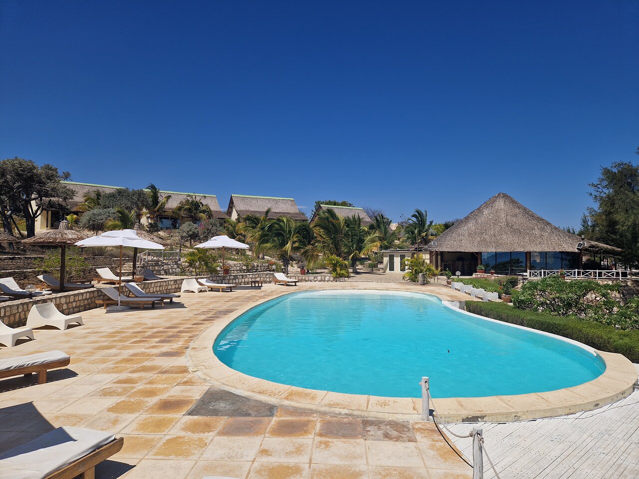 La Mira de Madiorano baseins un terase pie jūras piekrastes