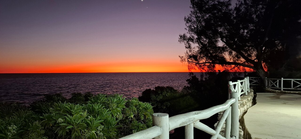 Saulriets pie jūras La Mira de Madiorano viesnīcā.