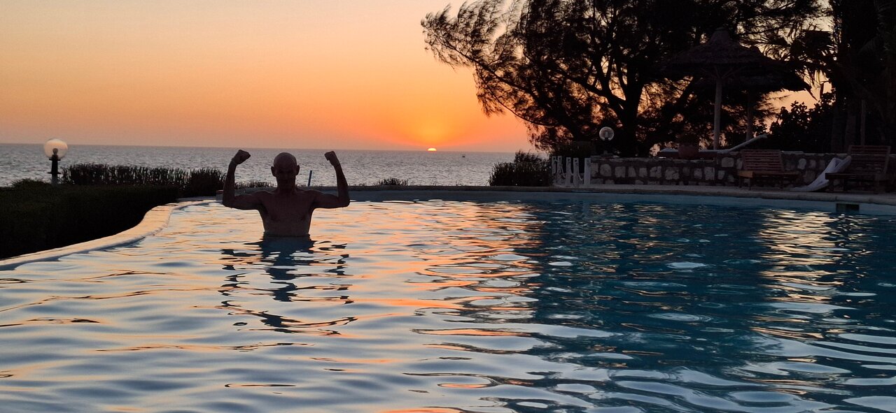 La Mira de Madiorano baseins saulrieta laikā piekrastē.