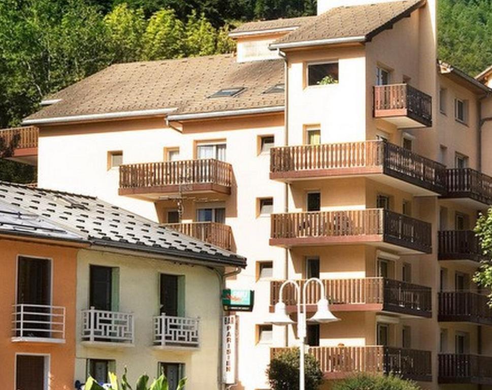 Mūsdienīga viesnīca ar balkoniem un zaļojošu apkārtni, kas piedāvā ērtu nakšņošanu. Ideāla vieta atpūtai un atklāšanai.