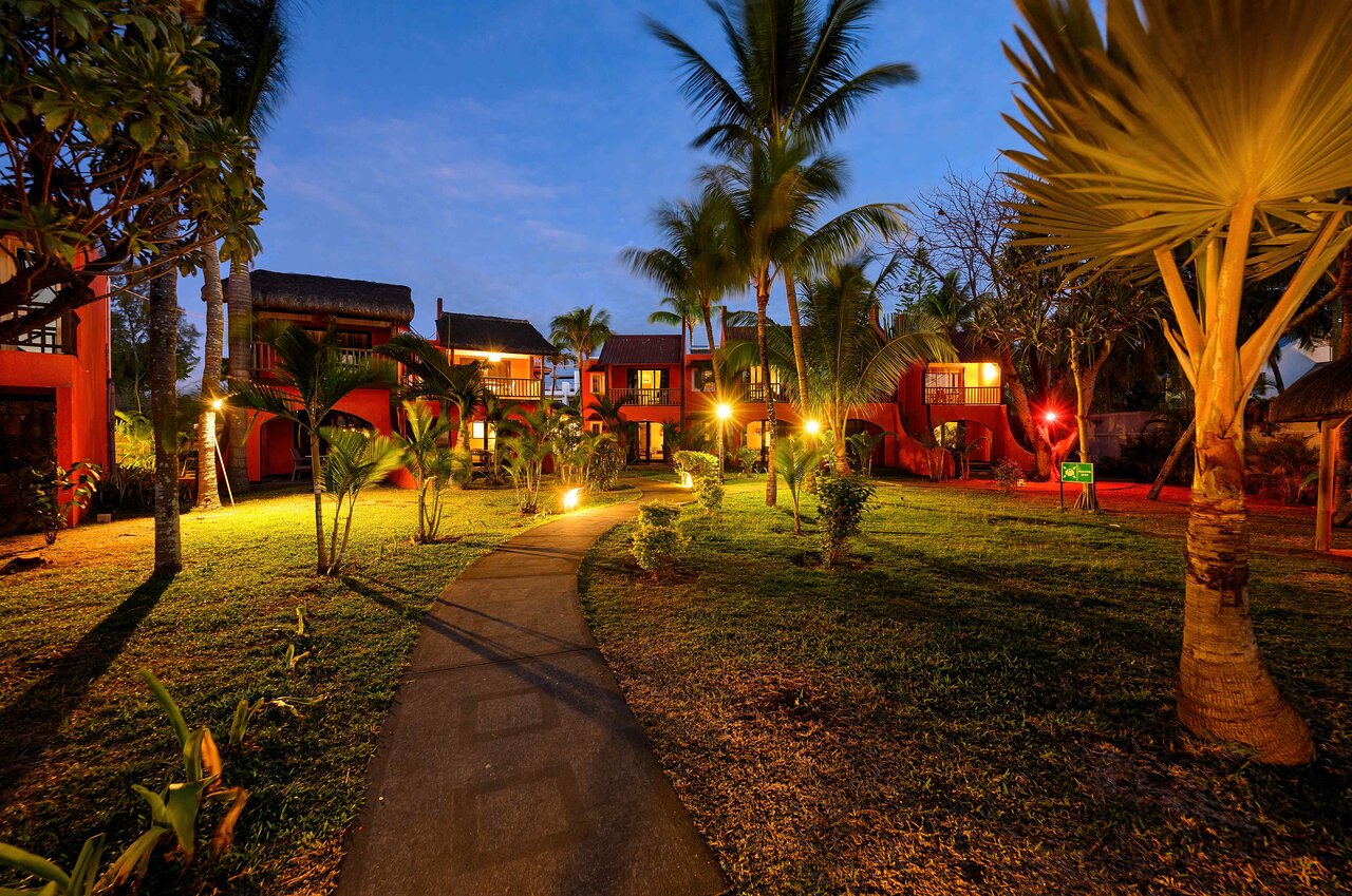 Flowers of Paradise viesnīcas dārza skats krēslā