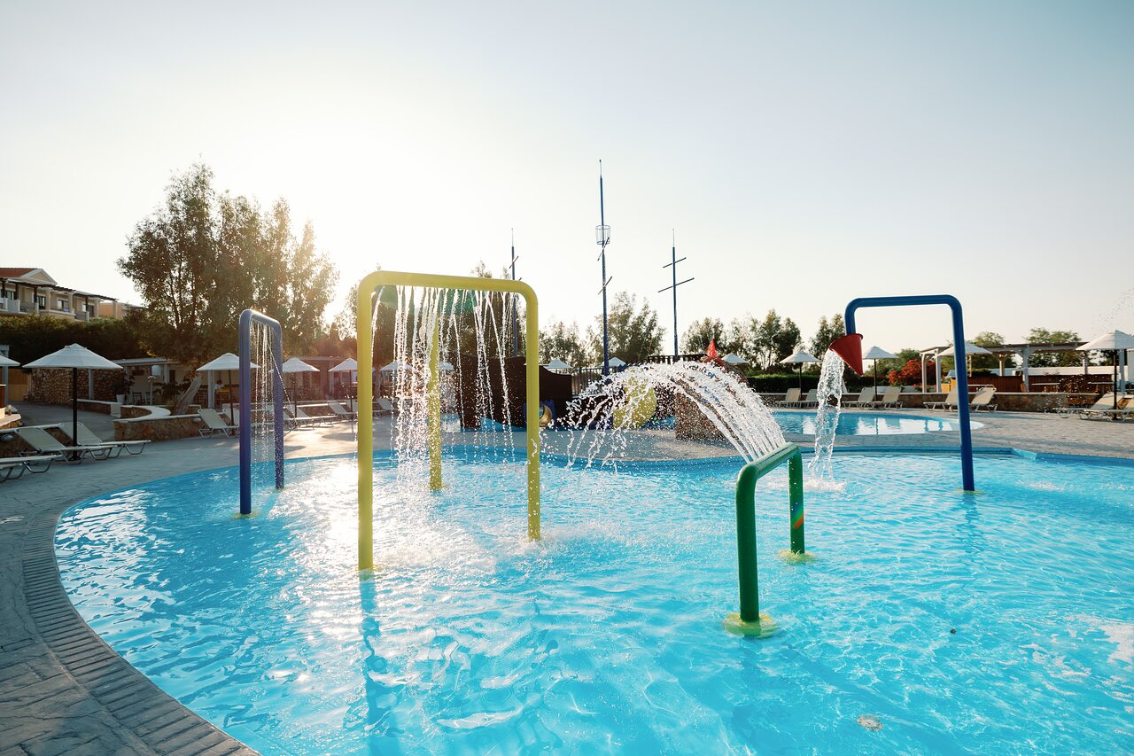 Bērnu baseins ar strūklakām Kiotari Miraluna Resort