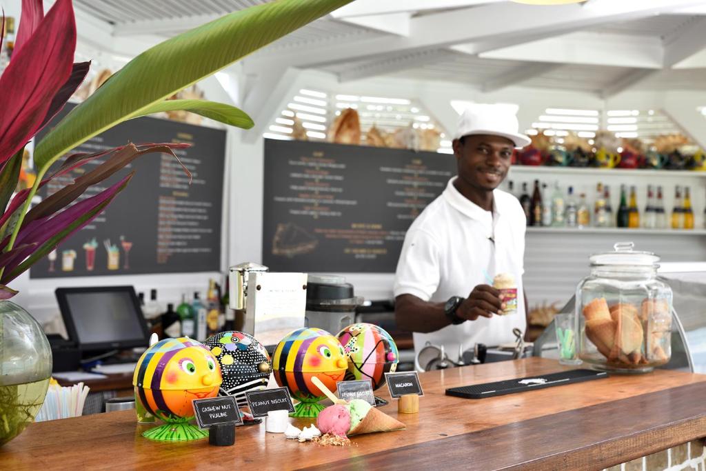 Essque Zalu Zanzibar bārs ar draudzīgu apkalpošanu