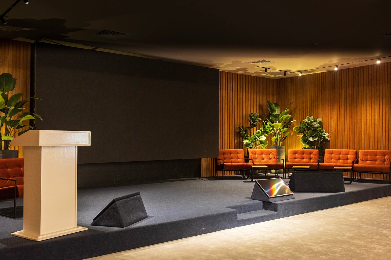 Konferenču zāle Desert Rose Resort ar modernu dizainu