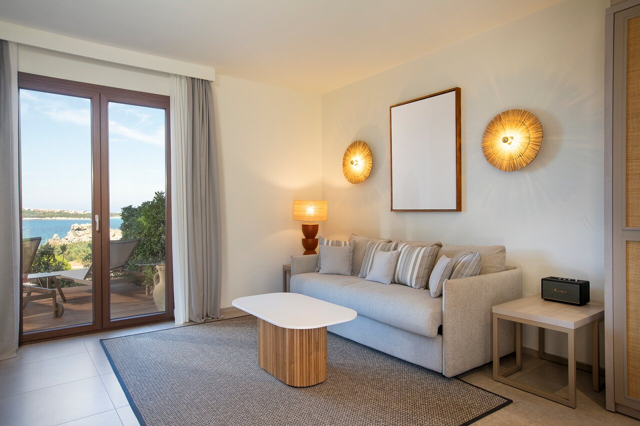 Mangia's Santa Teresa Sardinia numurs ar skatu uz piekrasti