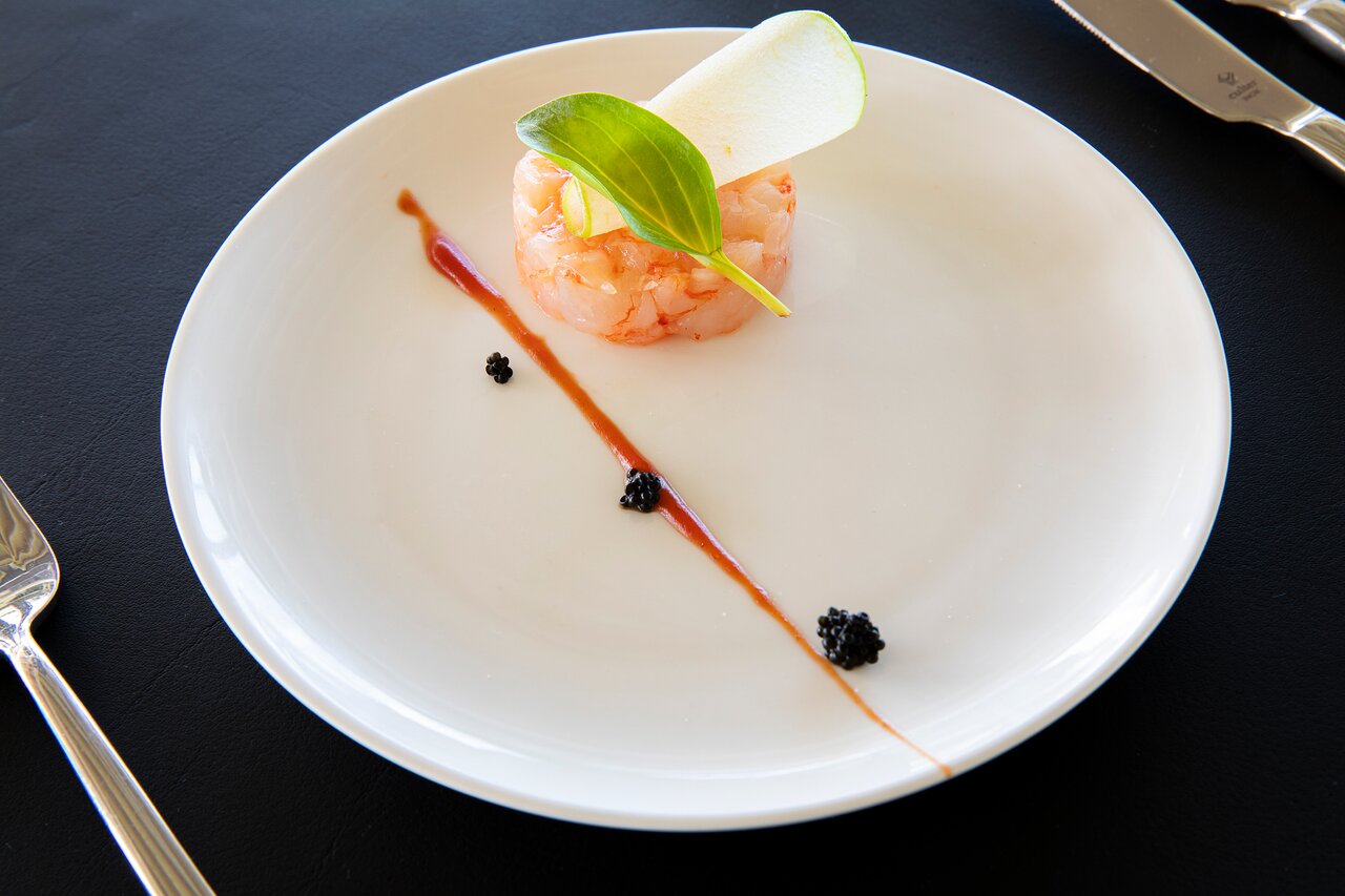 Gurmeti ēdiens restorānā Mangia's Santa Teresa Sardinia, Curio Collection by Hilton.