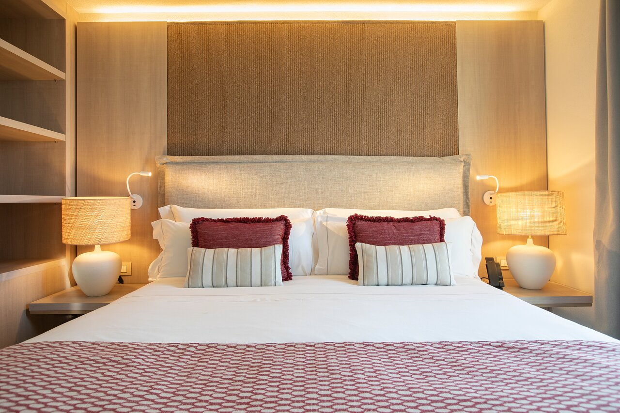 Numurs Mangia's Santa Teresa Sardinia, Curio Collection by Hilton.