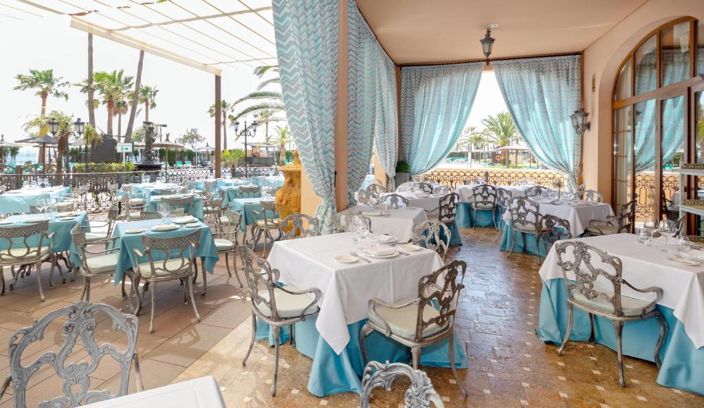 Hotel IPV Palace & Spa terase ar jūras skatu