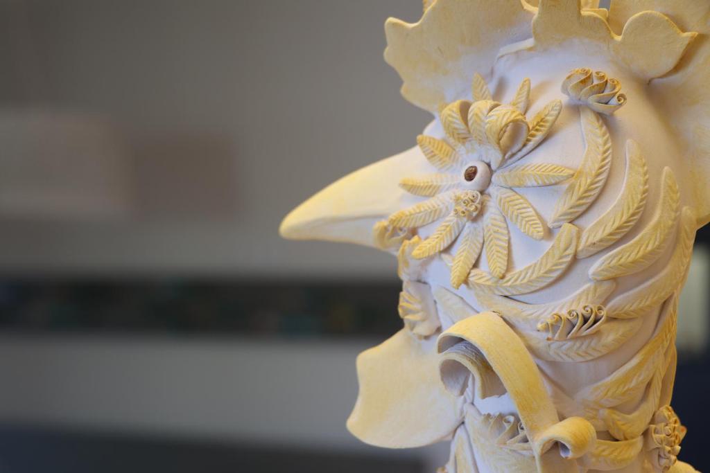 Dekoratīvs putnu skulptūra viesnīcā Cala Cuncheddi