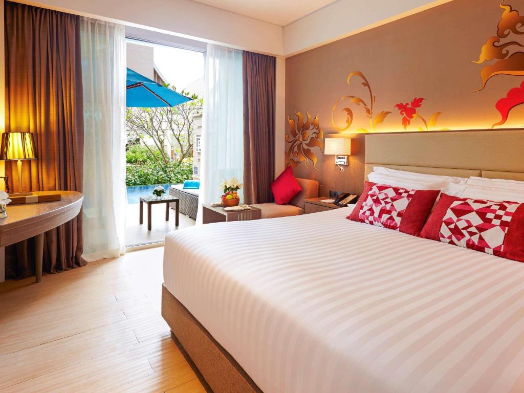 Mūsdienīgs numurs ar piekļuvi baseinam Grand Mercure Phuket Patong