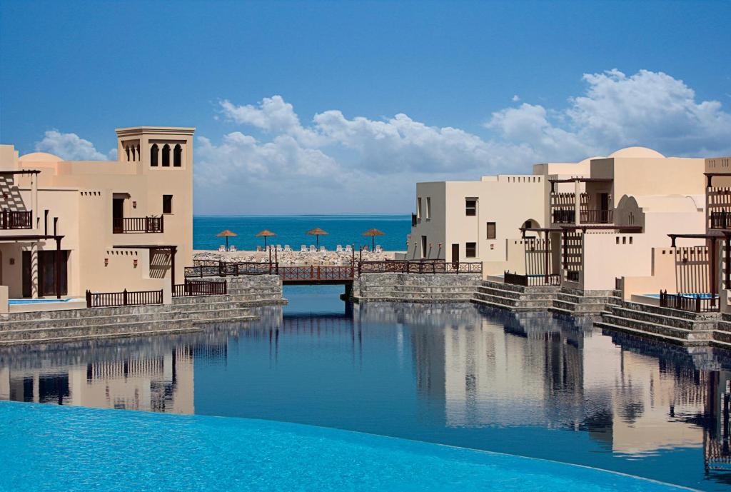 The Cove Rotana Resort piekrastes villas ar baseinu