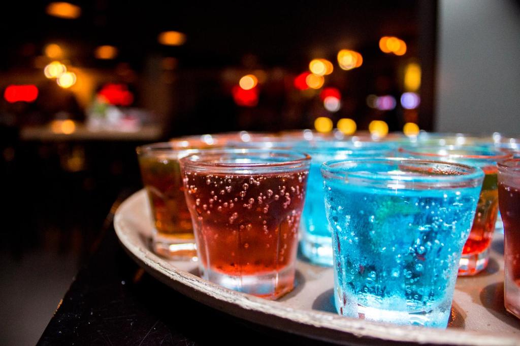 Krāsaini kokteiļi Citymax al Barsha bārā